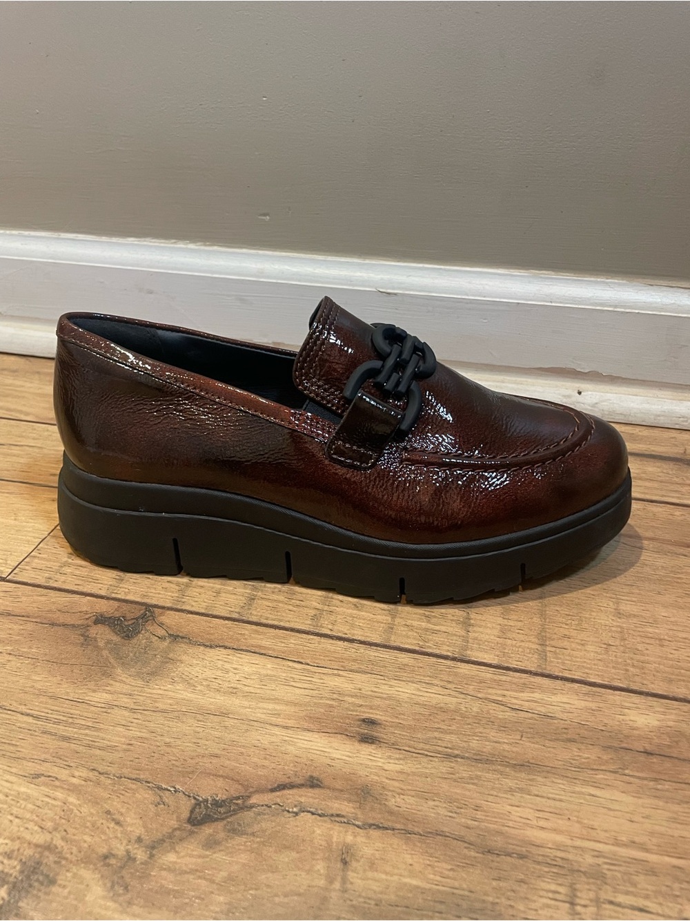 Clarks Women's Brown Patent Leather Platform Loafer with Black Chain